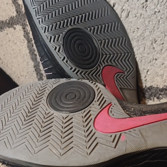 Nike Hyperdunk 2013s in Black and Pink - Picture 7 of 8